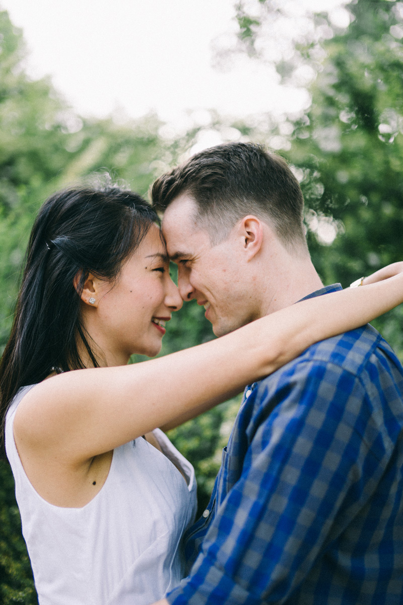 St Paul engagement photos in the park