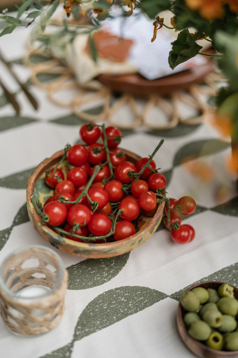 tomatoes as decor